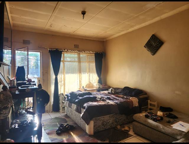 1 BEDROOM FLAT FOR SALE IN VANDERBIJLPARK CE 2